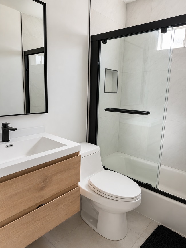 Photo - 724 Geneva St