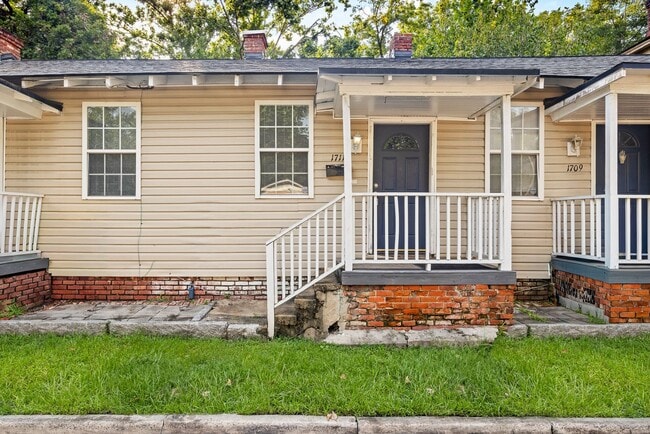 Building Photo - 1709 Le Grand St Unit 1711 Legrand Rental