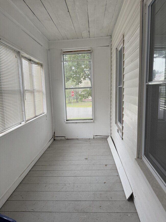 Building Photo - 12 Annie St Unit #1 Rental