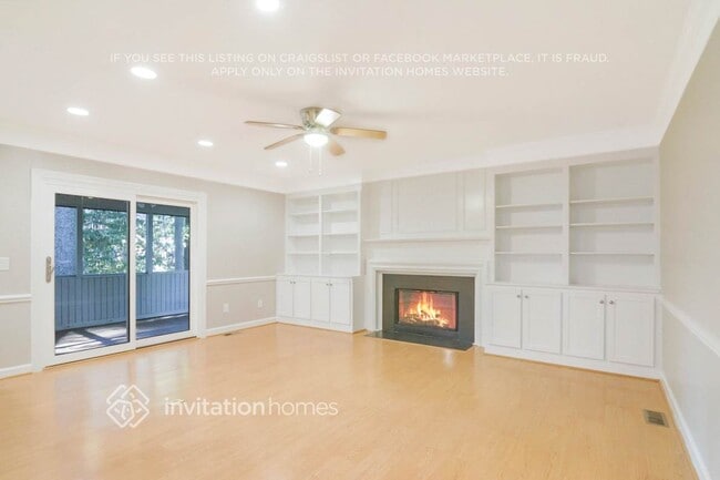Photo - 305 Durington Pl