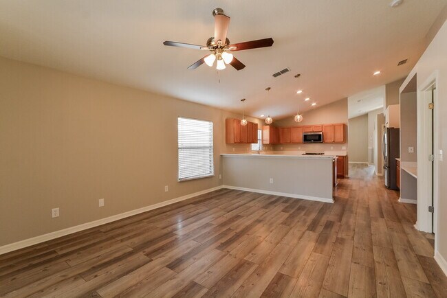 Photo - 2296 Bracknell Forest Trail