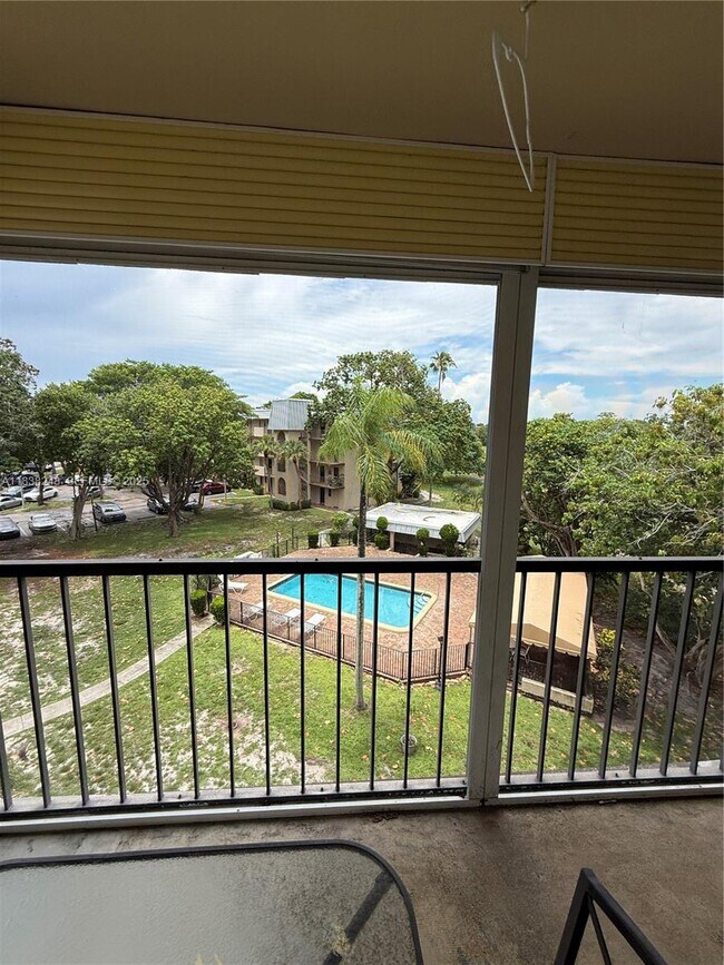 Building Photo - 5961 N Falls Cir Dr Unit 408