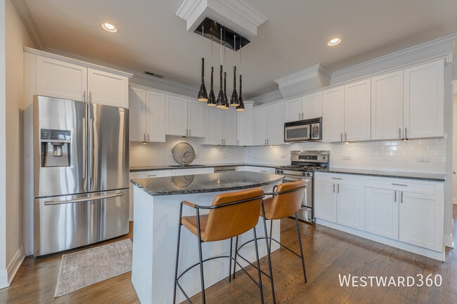 Photo - 2033 W Superior St Unit 4W
