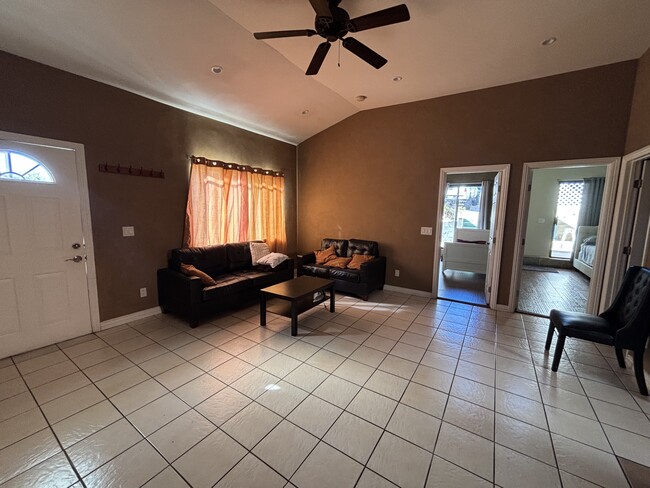 Building Photo - 1817 N Ave 53