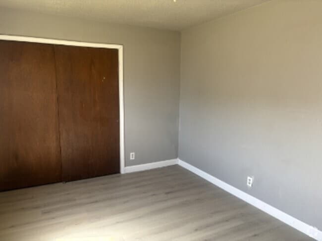 Building Photo - 325 Clymer Rd Rental