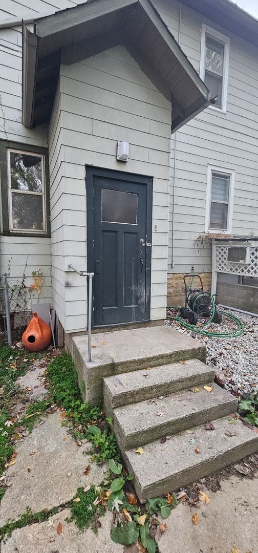 Building Photo - 882 Locust Dr Unit 2