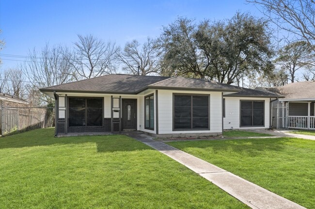 Photo - 5326 Newkirk Ln