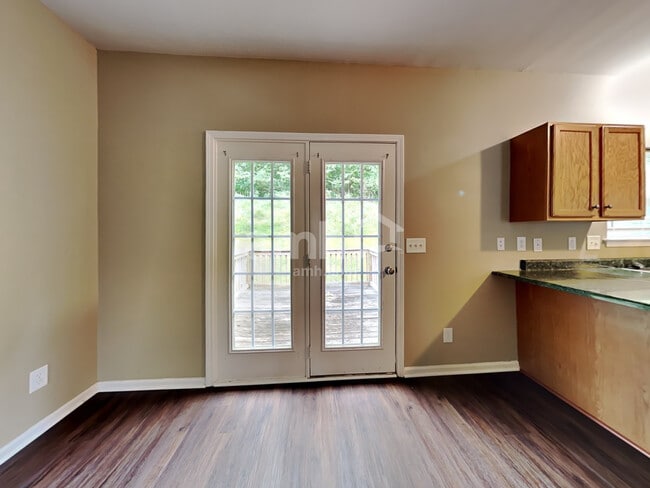 Photo - 423 Brownstone St