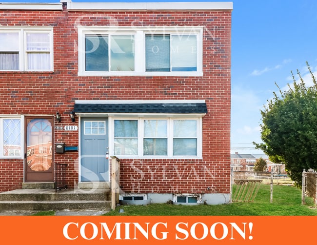 Building Photo - The living is easy in this lovely 3 bedroom