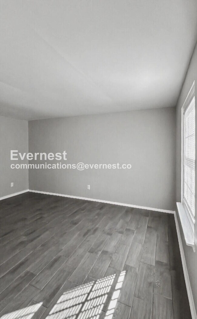 Photo - Townhome with Modern Amenities and Off-Street Parking