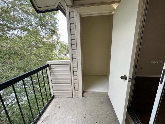 Photo - 1948 Lake Atriums Cir