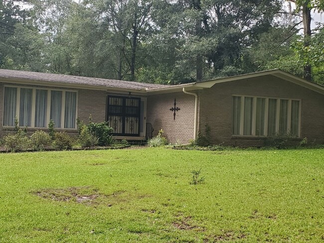 Building Photo - Available August! Rental