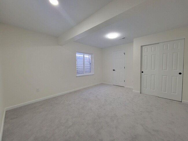 Building Photo - 11023 Meadowvale Cir