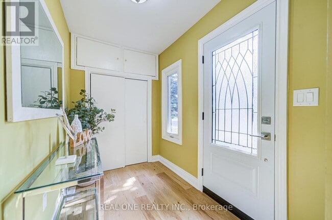 Photo - 4052 St James Ave