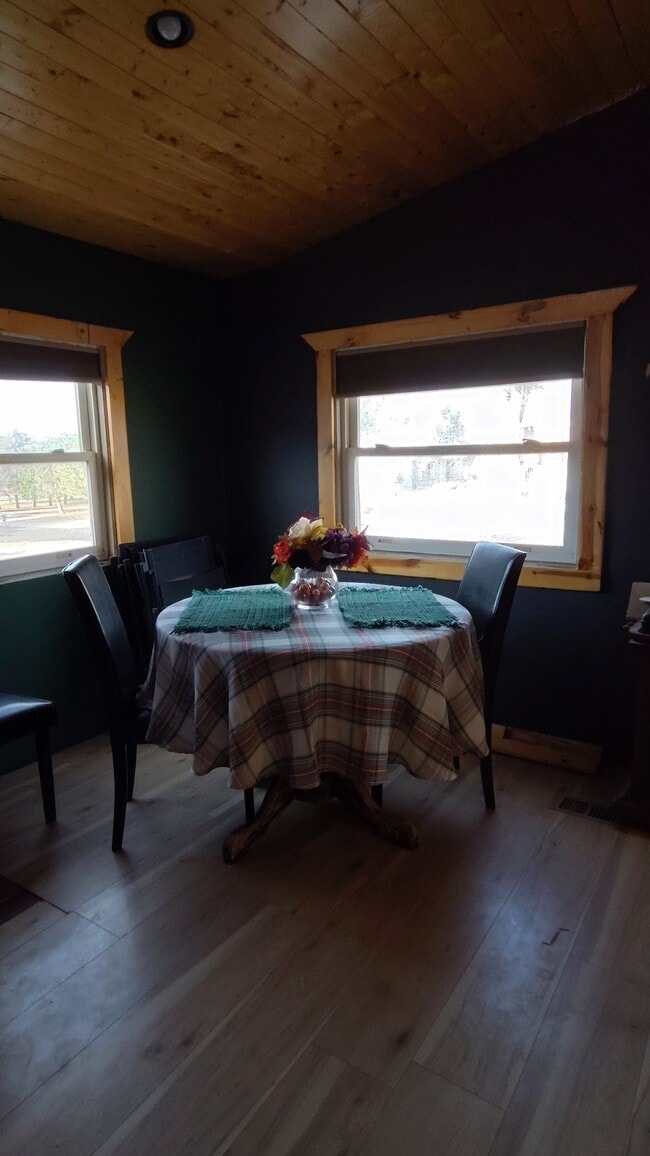 Photo - 412 N Edwards St