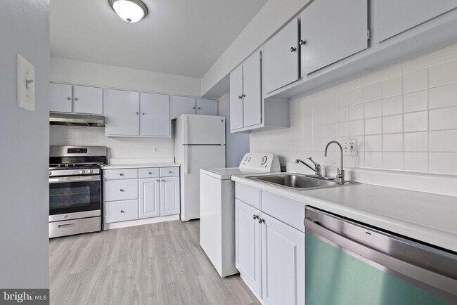 Photo - 8145 Community Dr