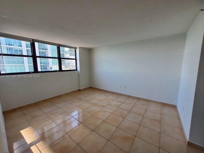 Photo - 555 NE 30th St Unit 502