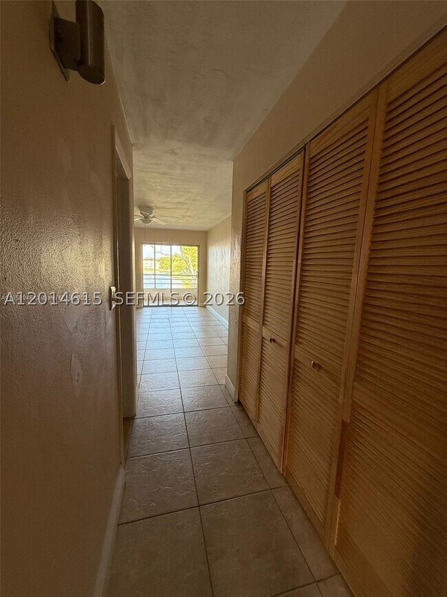 Photo - 18707 NE 2nd Ave Unit 918