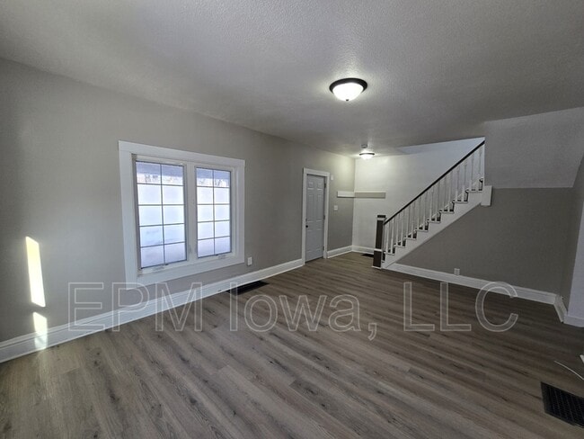 Photo - 827 Dawson St