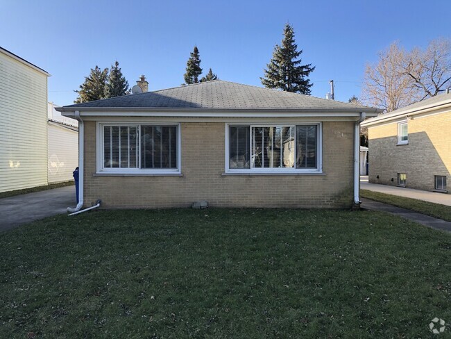 Building Photo - 1674 Maple St Rental