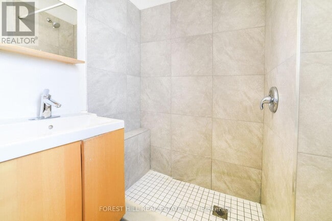 Photo - 280 Eglinton Ave W