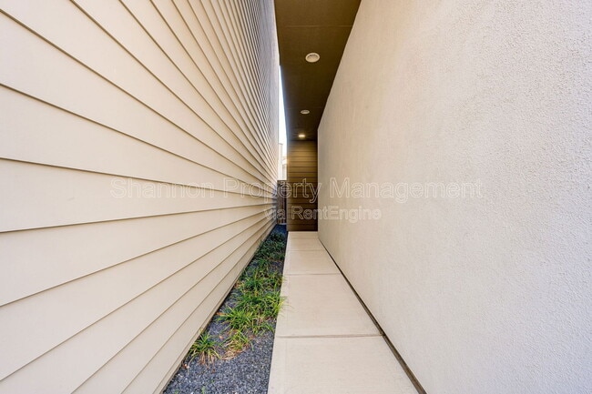 Photo - 2333 Sperber Ln