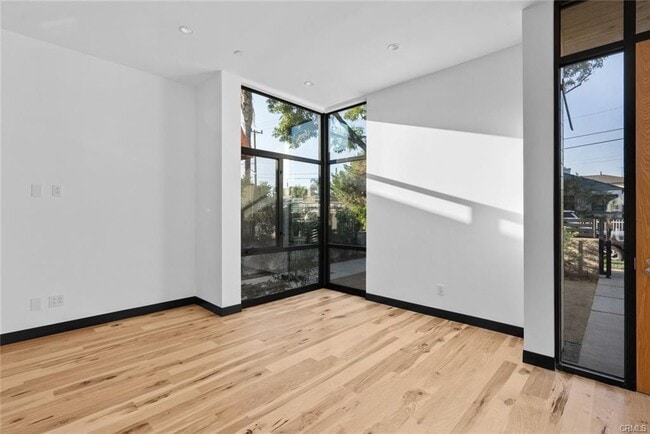 Photo - 922 W Clark Ave