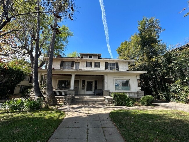 Building Photo - 1101 N Los Robles Ave Unit B