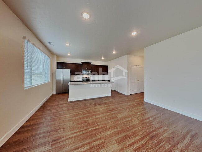 Photo - 933 N Barkvine Ave