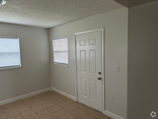 Building Photo - 625 Forest Lake Dr Rental