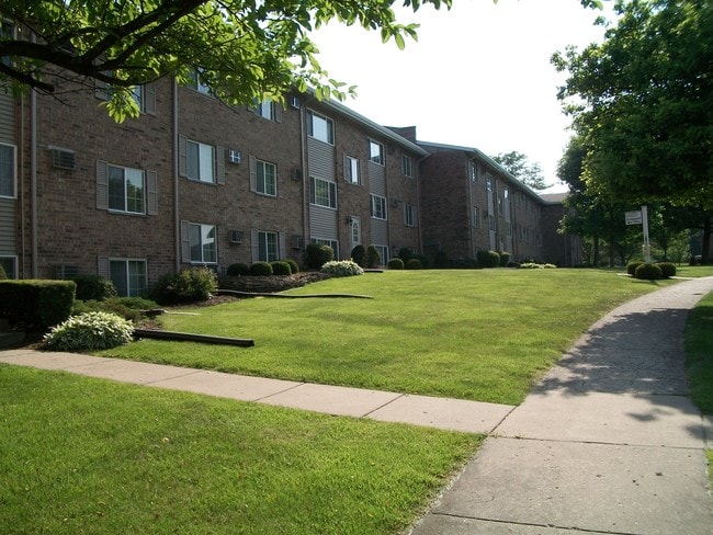 Photo - Twin Oaks West Apartments