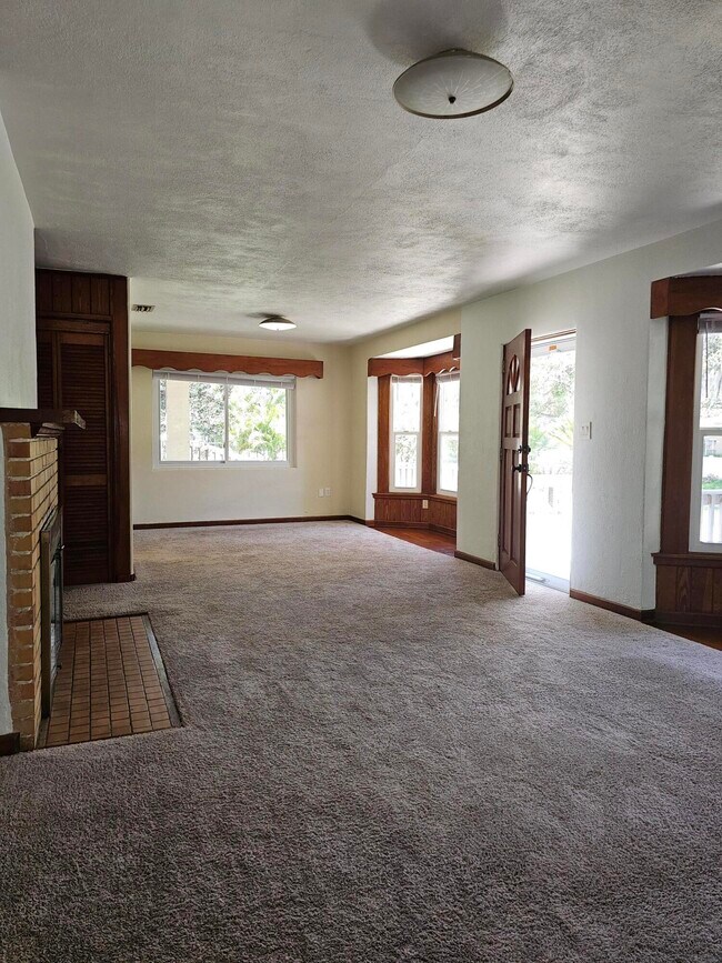 Photo - 2115 MacFarland Dr