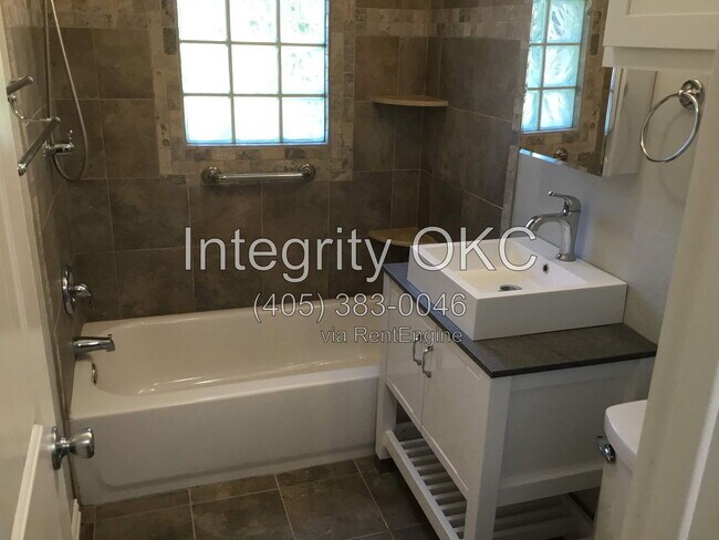 Photo - 305 Babb Dr