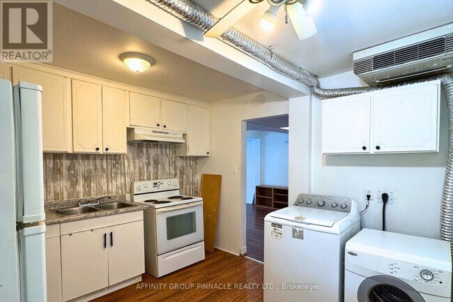 Photo - 88 Albert St S