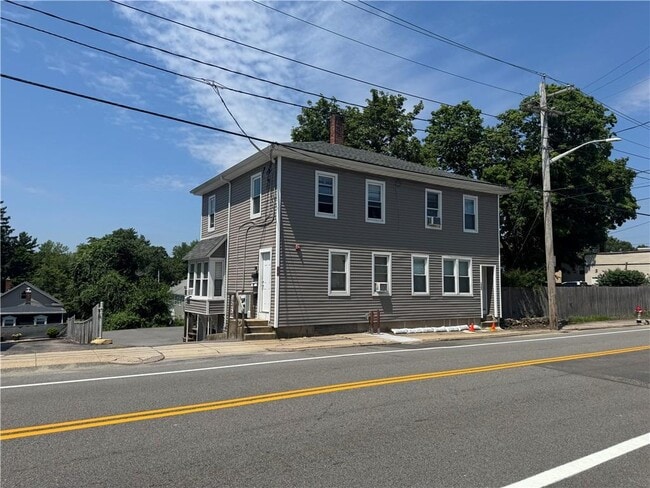 Building Photo - 1383 Main St