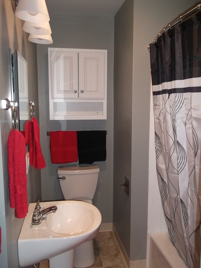 Master Bathroom - 710 Market St Unit 1st Flr