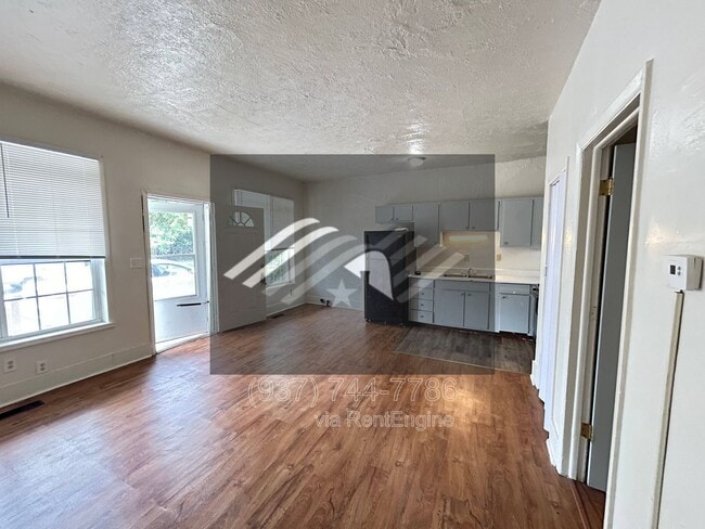 Building Photo - 4702 Bryant Ave Unit 1