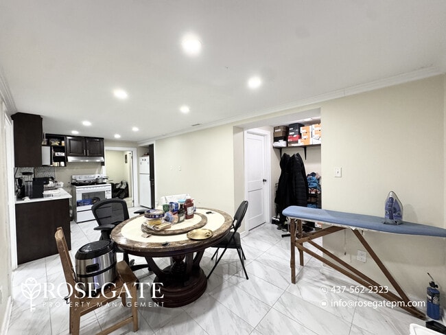 Photo - All-Inclusive 2-Bedroom Basement Apartment with 2 Parking Spaces – Mississauga Unité 2