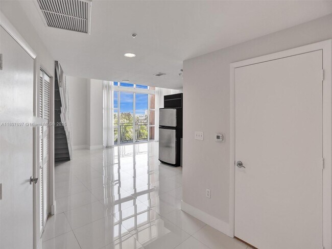 Photo - 244 Biscayne Blvd Unidad # 439 Rental