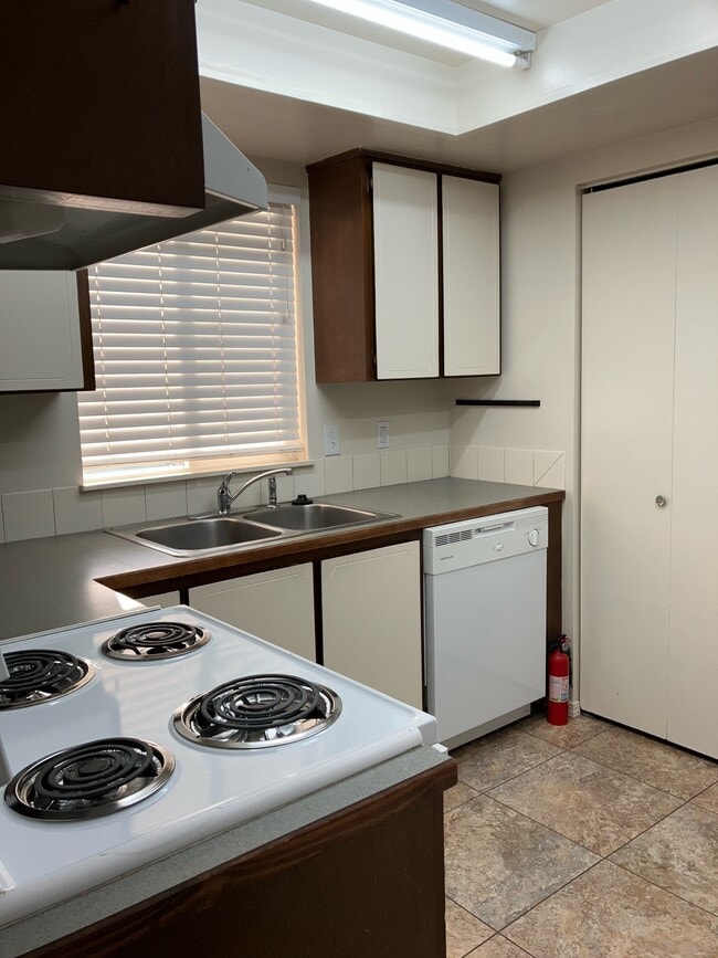 Photo - 2415 Alabama St Unit WasherDryer and Garage