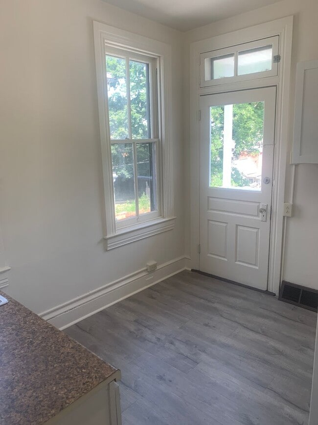 Photo - 3 Bedroom 2nd/3rd Floor Apartment York City SD