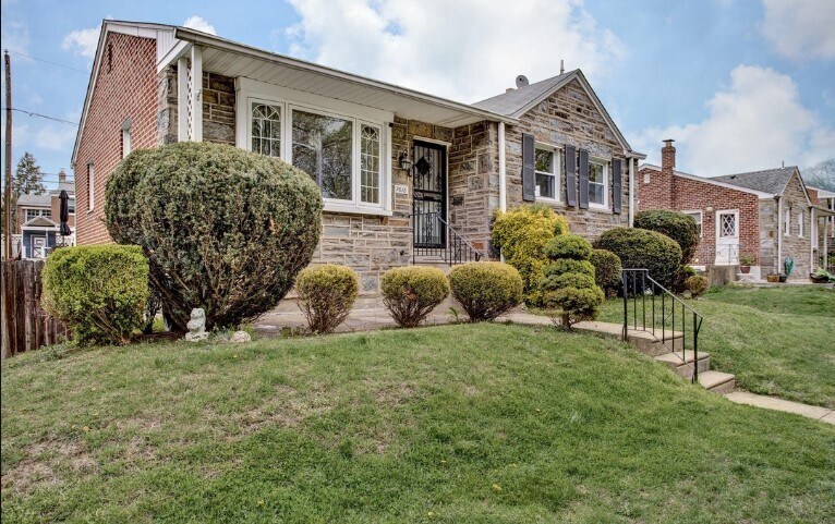 7618 Lexington Ave