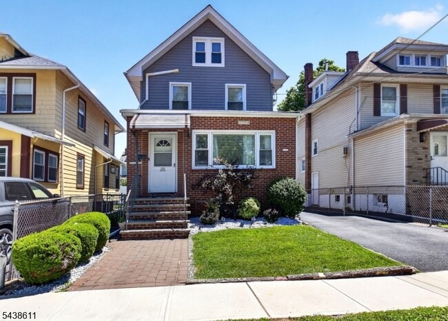 Photo - 139 Dalton St