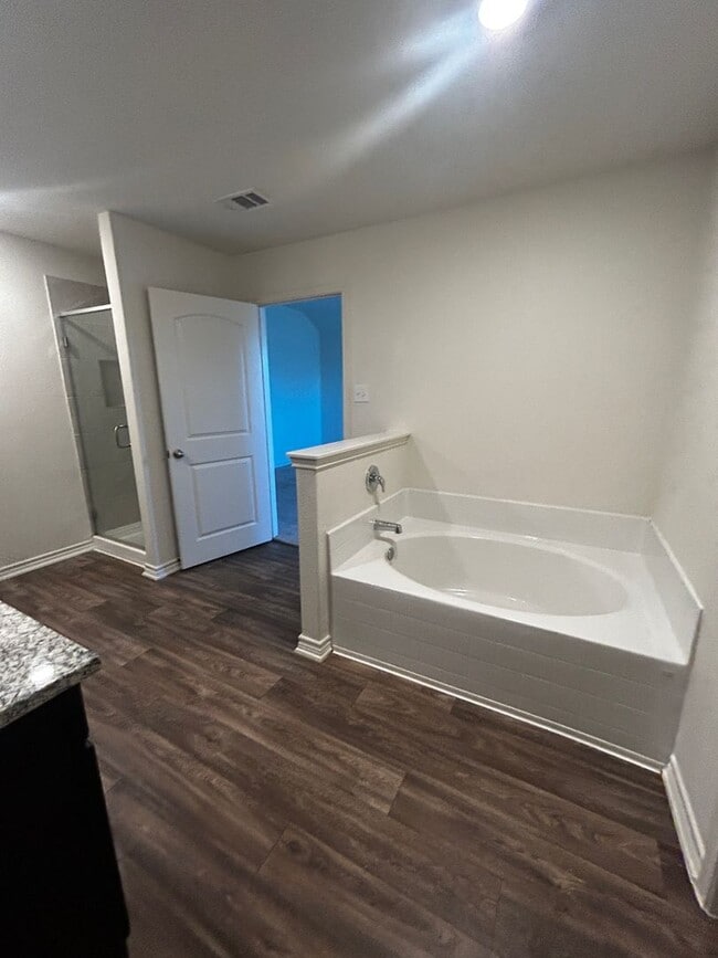 Photo - 4BR SFR w/ 2,198 Sq Ft near Downtown Elgin