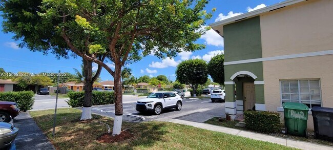 Photo - 18662 SW 100th Ave