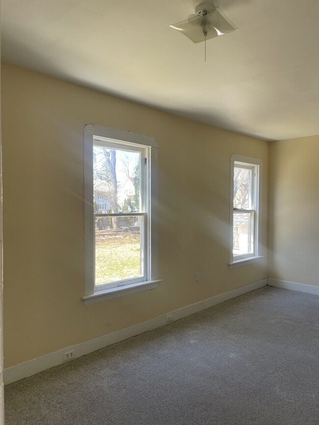 Living room - 301 Riverside Ave Apartments Unit 1stfloorback
