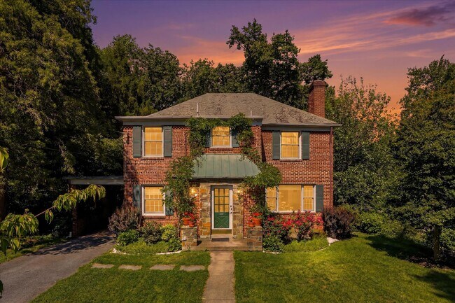 Photo - 3221 Coquelin Terrace