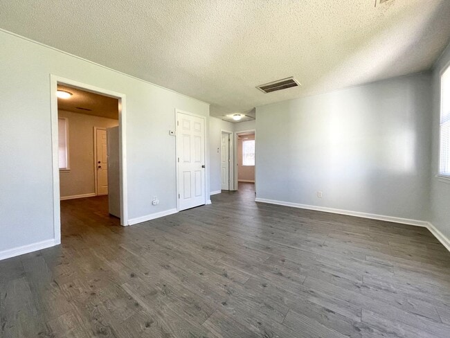 Photo - Welcome to Elm Street!