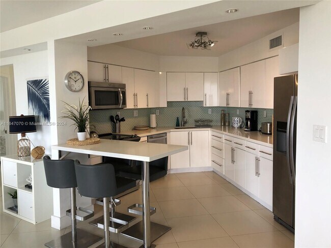 Photo - 5151 Collins Ave Condo Unit 923