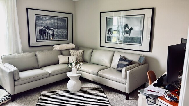 Photo - 1729 Drummond Pt